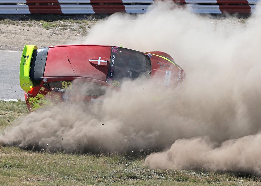 Tobias Daarbak undslap trælse skrammer på taget af sin SuperTouring-racer, da en tand i tandstangen knækkede
(Foto: Johnny Loix)